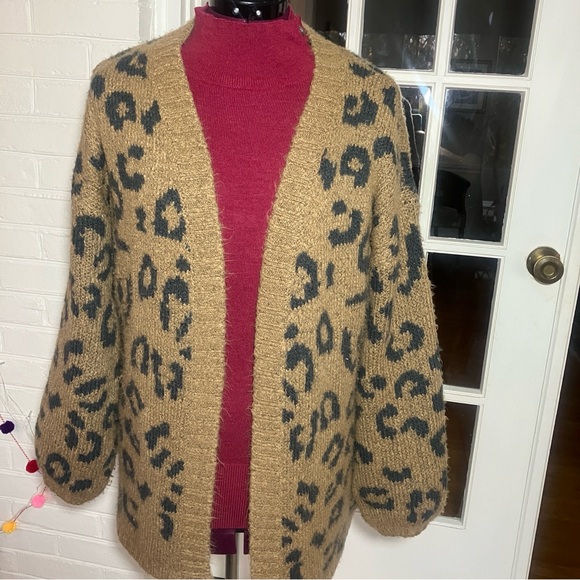 Abercrombie & Fitch Leopard Print Cardigan - Tan and Black Cozy Large - Picture 3 of 7